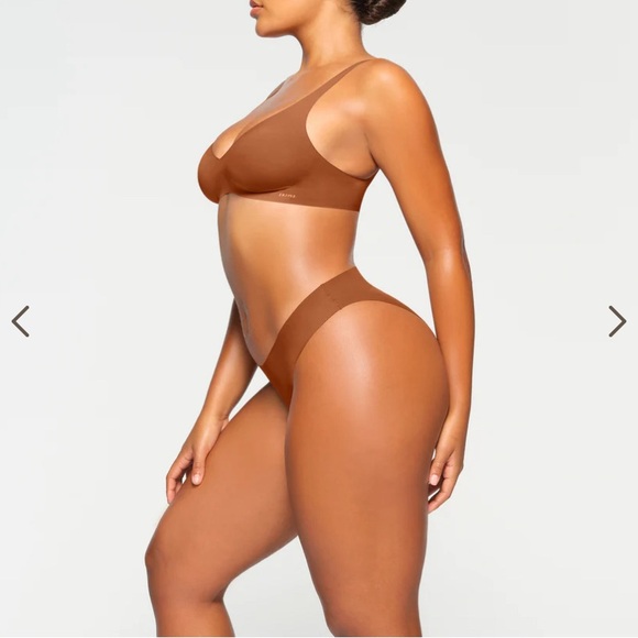 SKIMS Naked Plunge Bralette Bronze NWT - Picture 3 of 5